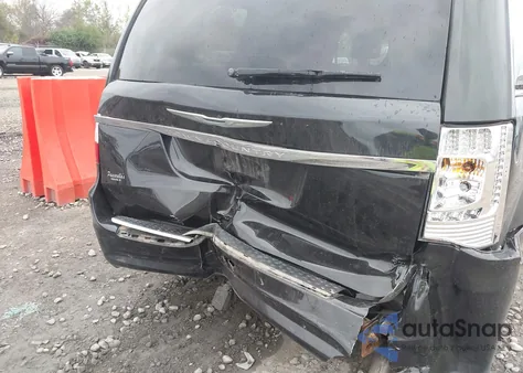 2015 Chrysler Town & Country Lx z USA, uszkodzony, nr VIN 2C4RC1AG5FR676264